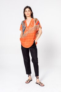 Bluse in geometrischem Muster