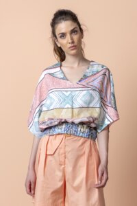 Bluse in geometrischem Muster
