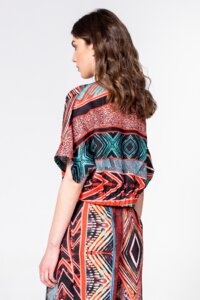 Bluse in geometrischem Muster