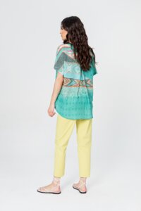 Bluse in geometrischem Muster