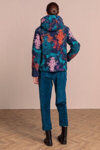 Proštepana jakna sa cvetnim dizajnom