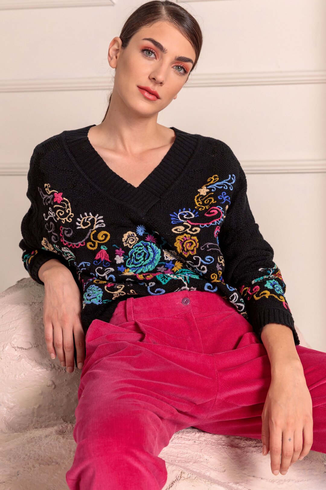 V-Neck Pullover, Floral Embroidery