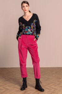 Pullover mit V-Ausschnitt und floralen Stickereien