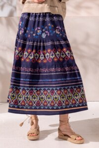 Bestickter Rock mit Boho-Motiv