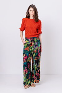 Einfarbiger Pullover mit Strukturmuster