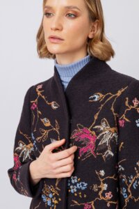 【Ameri】EMBROIDERY BIG COLLAR COAT Ameri（アメリ）の「EMBROIDERY COLLAR COAT（その他アウター