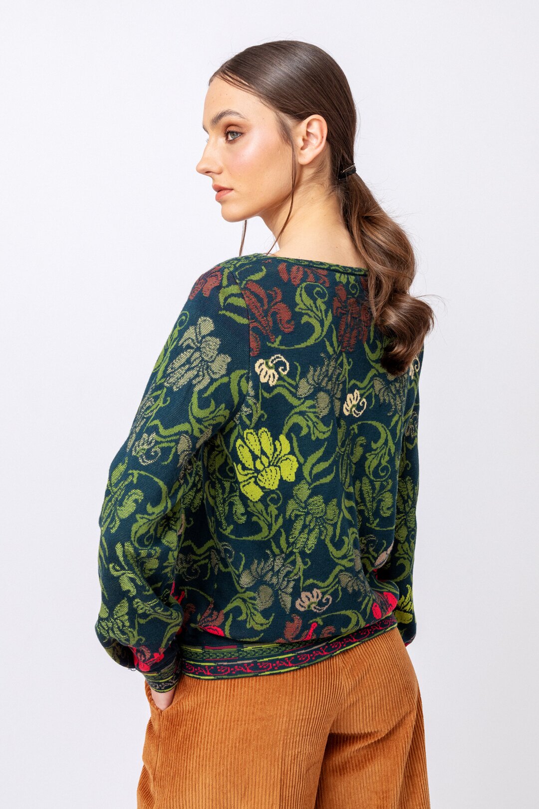 Jacquard Pullover, Grasset Floral Pattern