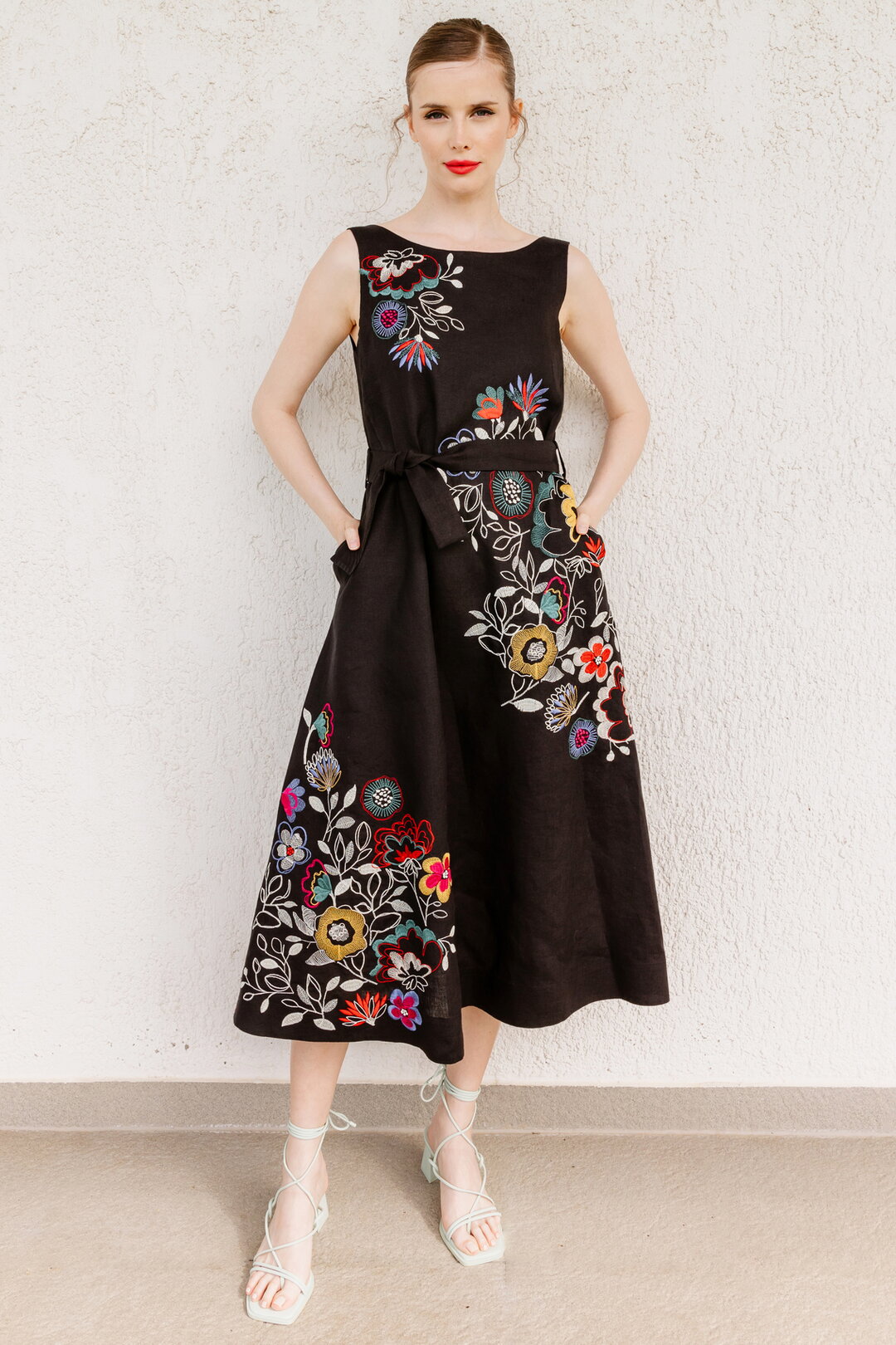 Linen dress with Floral Embroidery