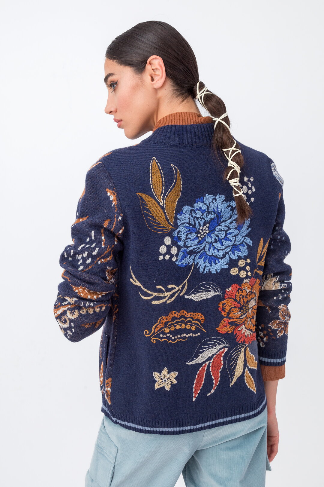 Jacquard-Jacke, Ornamentale Blume