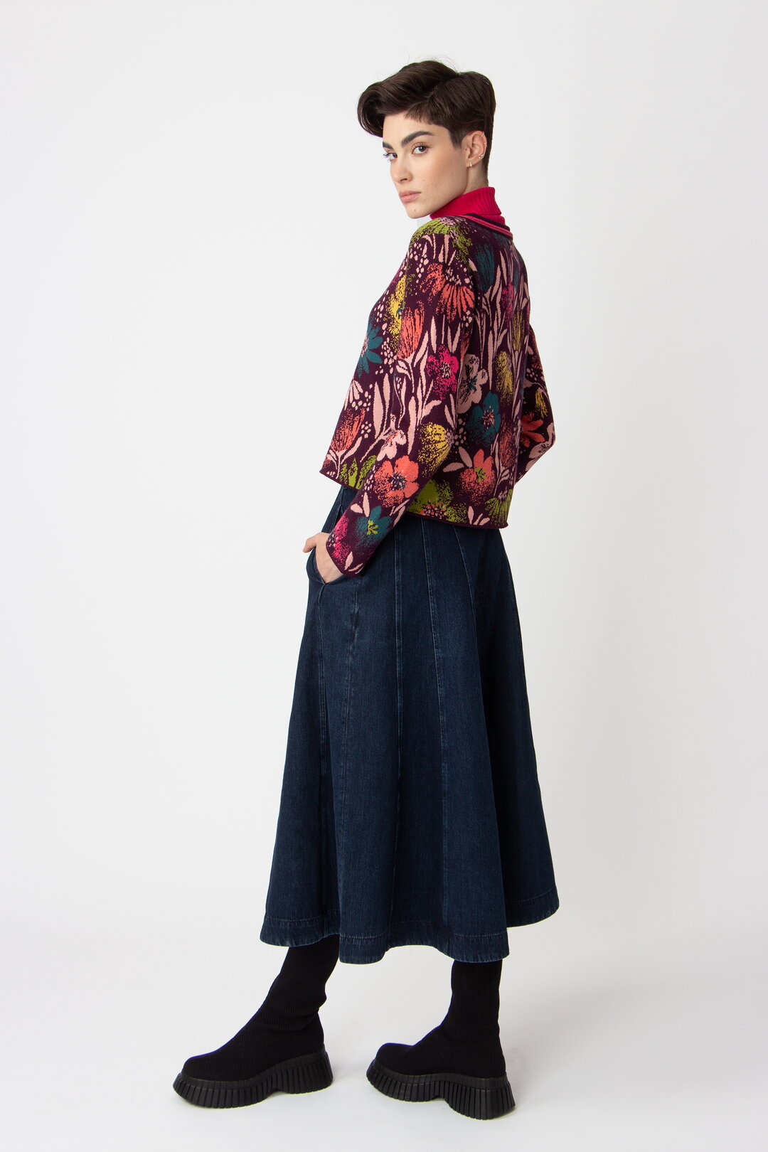 Strickjacke mit O-Ausschnitt, Floralmuster