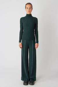 Pletene Pantalone sa Kontrastnom Prugom