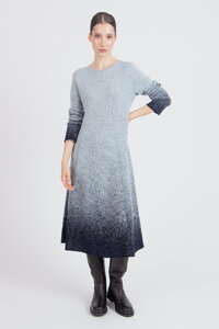 Langes Kleid mit U-Boot-Ausschnitt, Murmurationsmuster