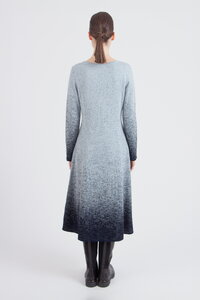 Langes Kleid mit U-Boot-Ausschnitt, Murmurationsmuster