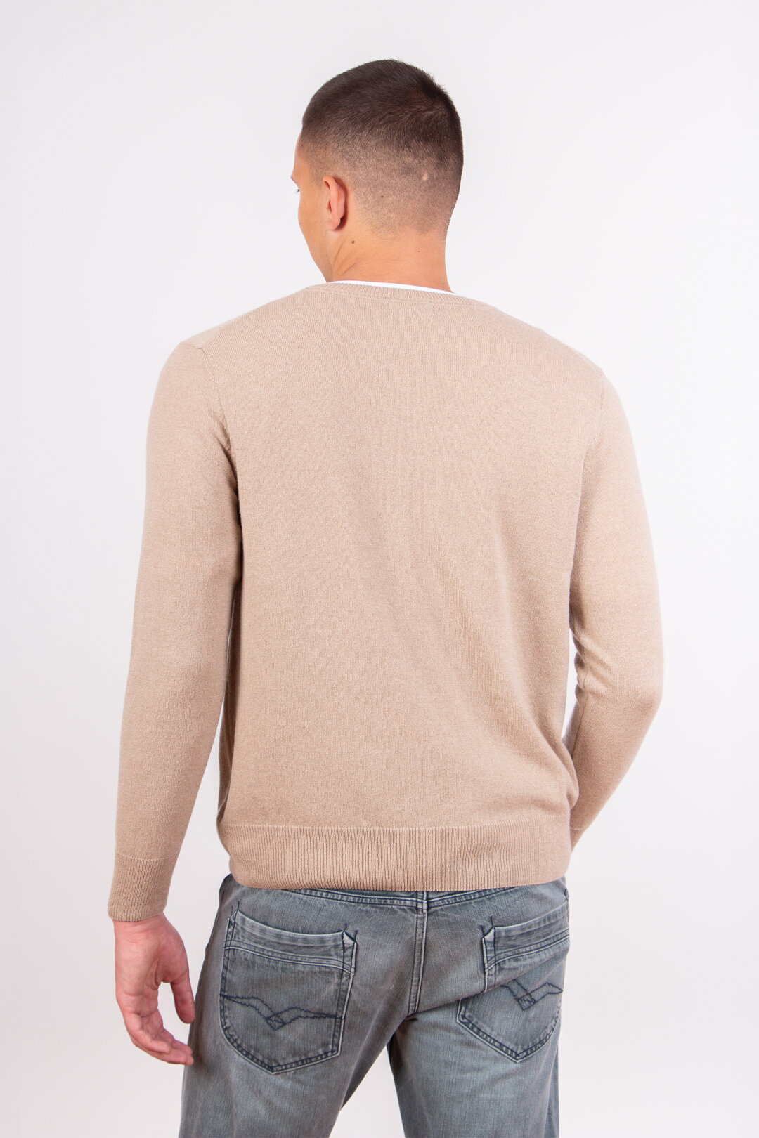 Man Pullover Crew Neck