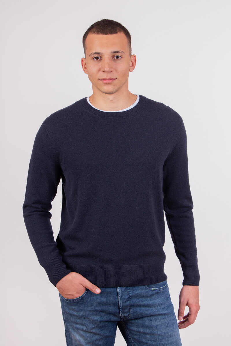 Man Pullover Crew Neck