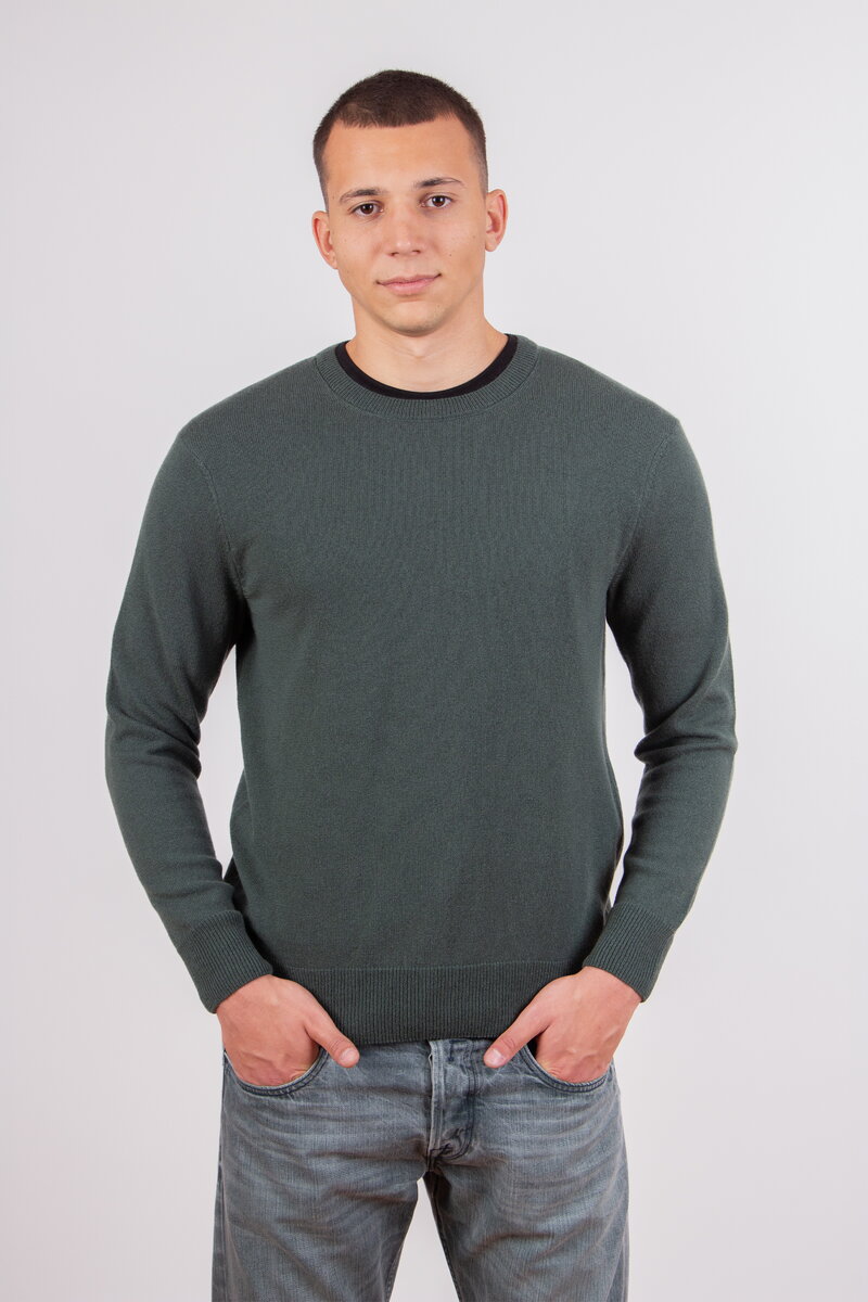 Man Pullover Crew Neck