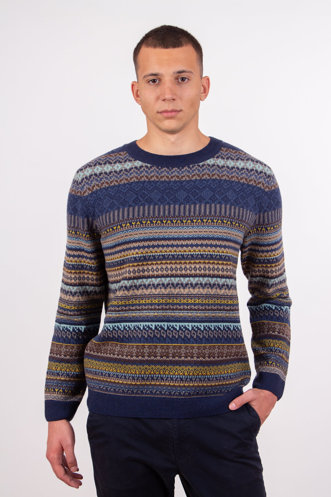Herrenpullover im Fair-Isle-Muster
