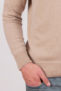 Man Pullover Crew Neck