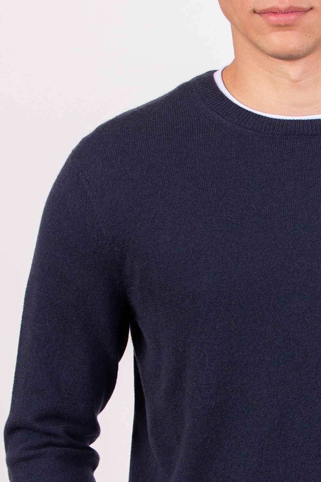 Man Pullover Crew Neck