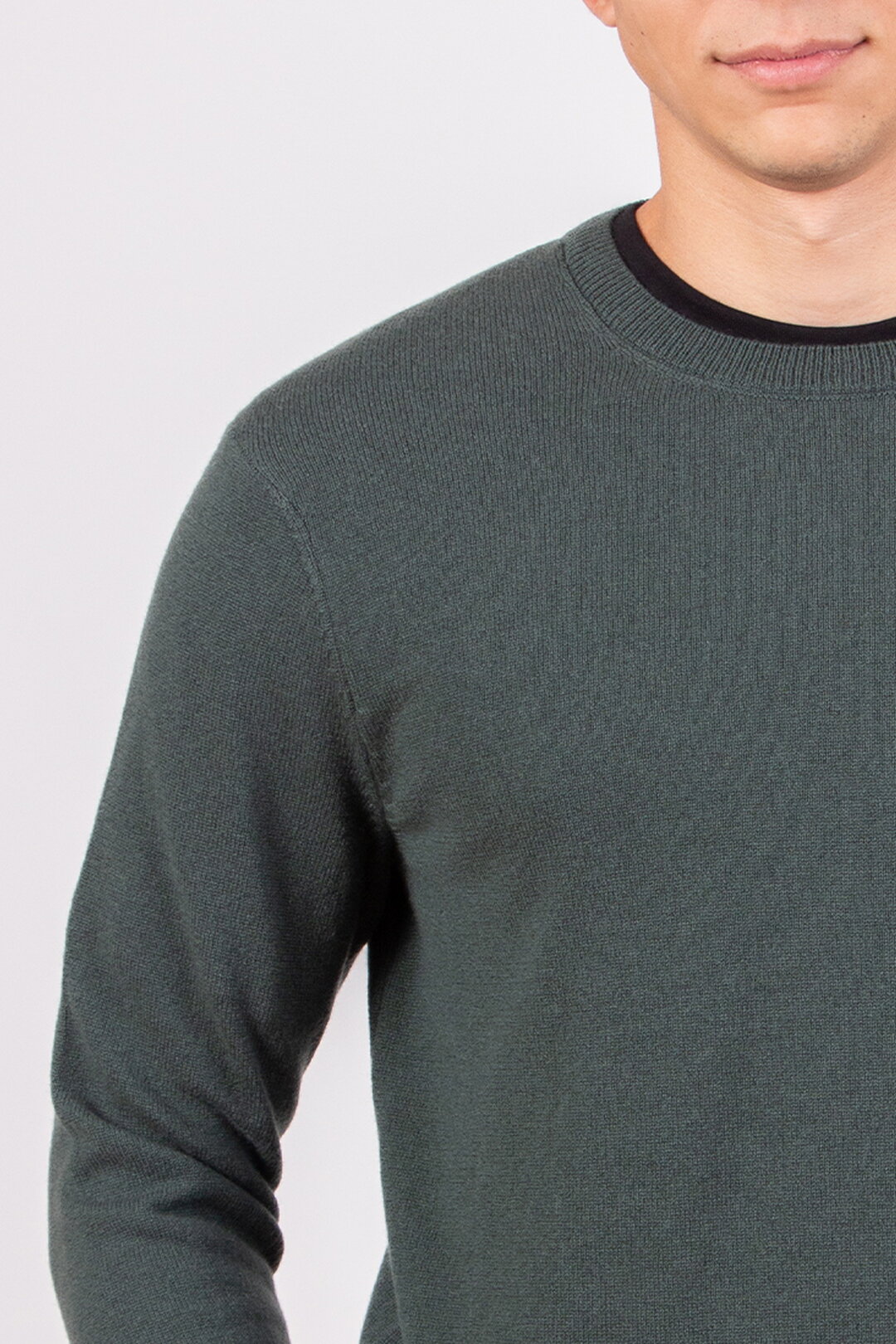 Man Pullover Crew Neck