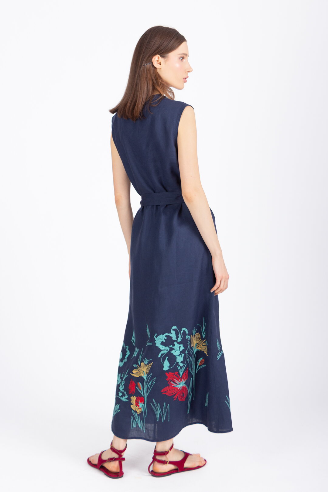 Lanena Haljina sa Vezom, Cvetni Motiv