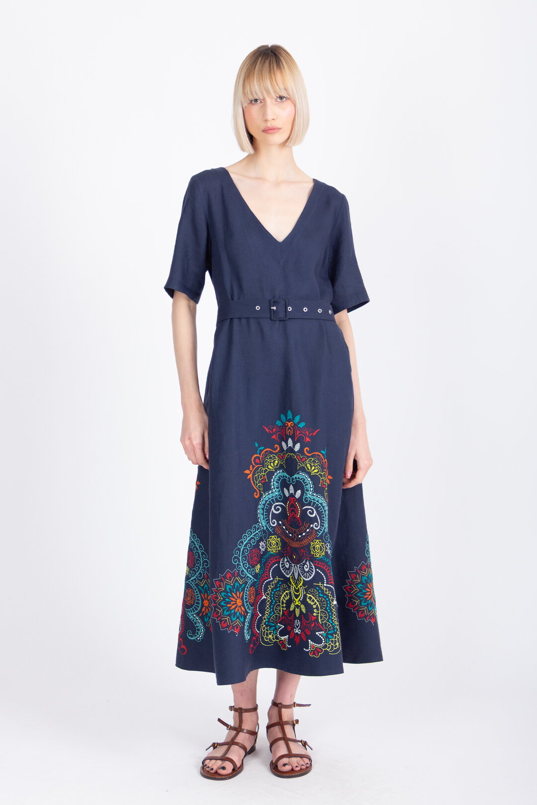 Lanena Haljina sa Vezom, Ornament Motiv