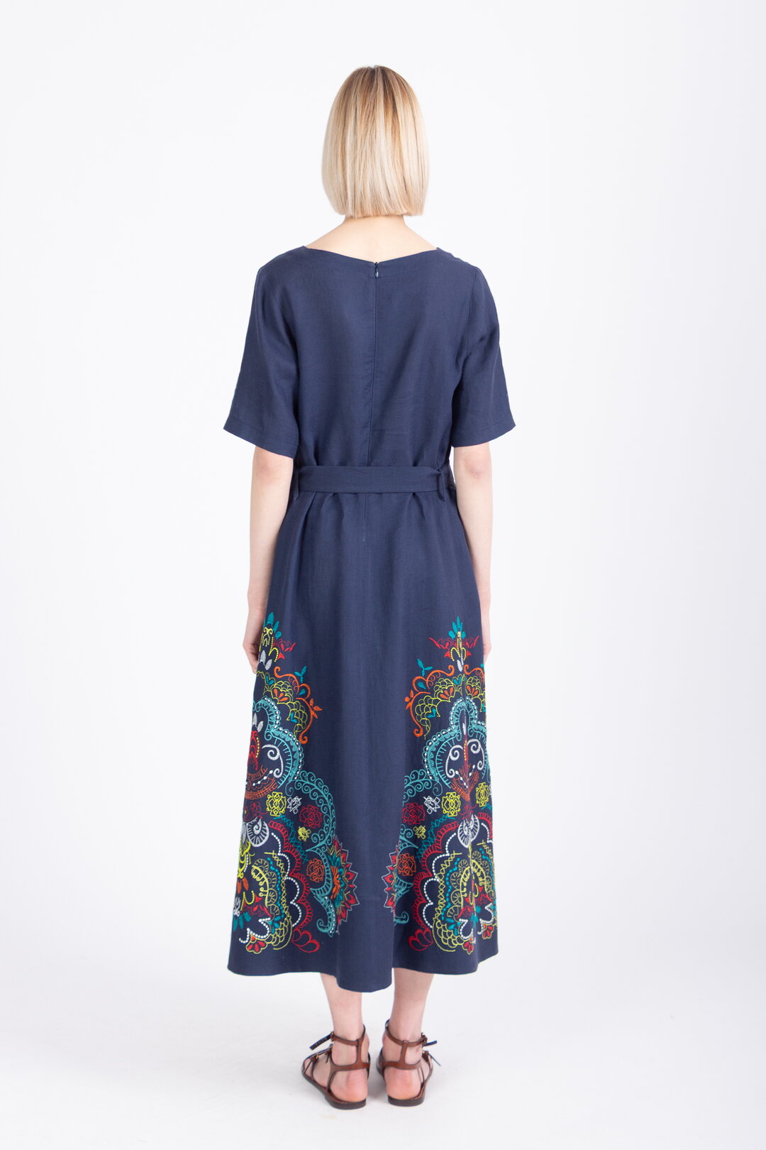 Lanena Haljina sa Vezom, Ornament Motiv