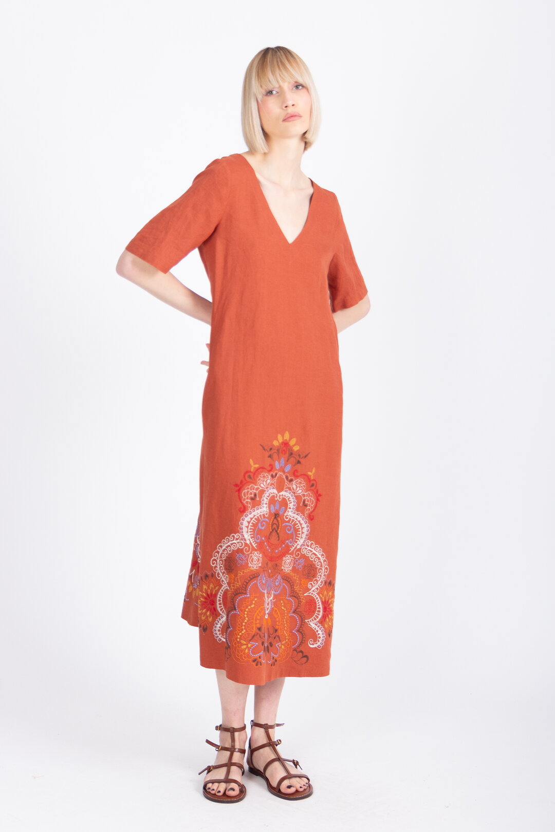 Lanena Haljina sa Vezom, Ornament Motiv