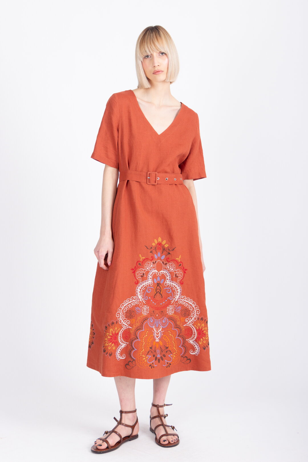 Lanena Haljina sa Vezom, Ornament Motiv