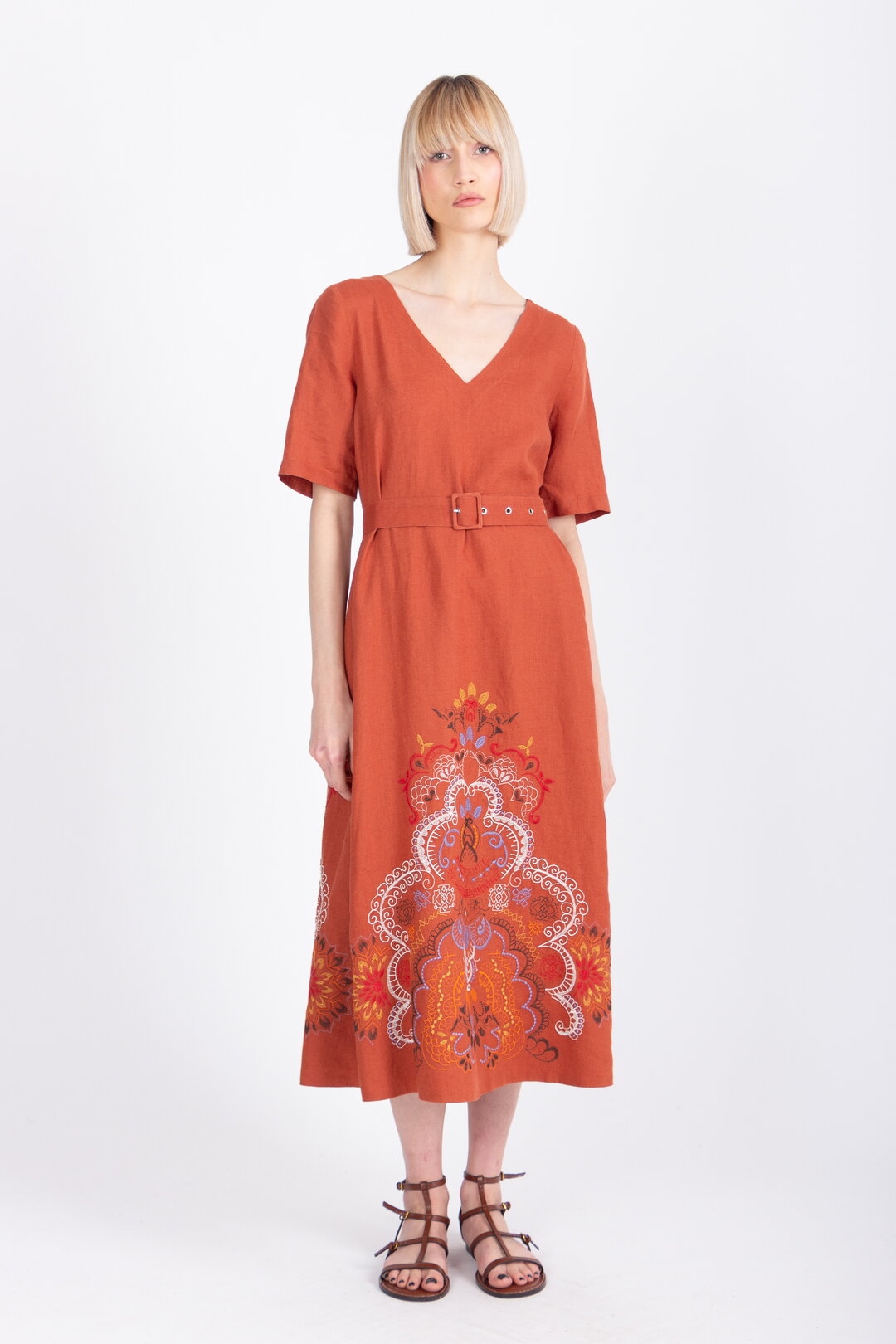 Lanena Haljina sa Vezom, Ornament Motiv