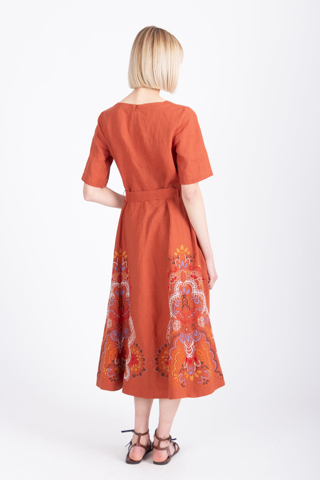 Lanena Haljina sa Vezom, Ornament Motiv