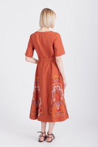 Lanena Haljina sa Vezom, Ornament Motiv