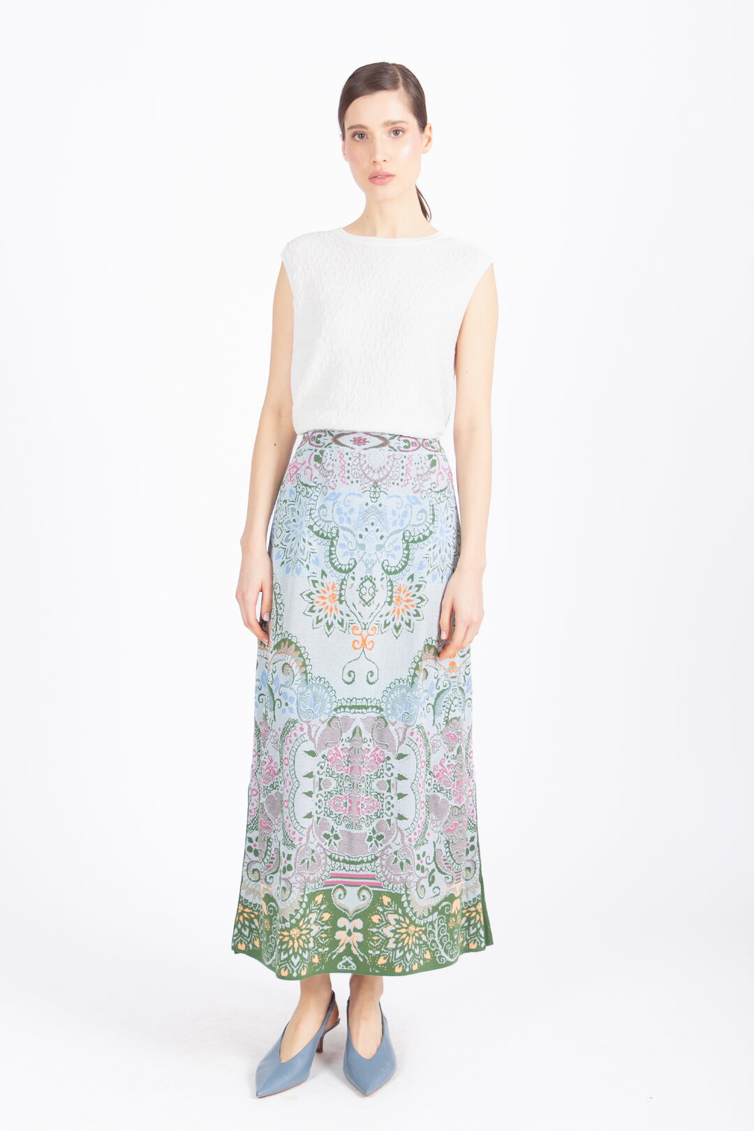 Dugačka Suknja, Ornament Motiv