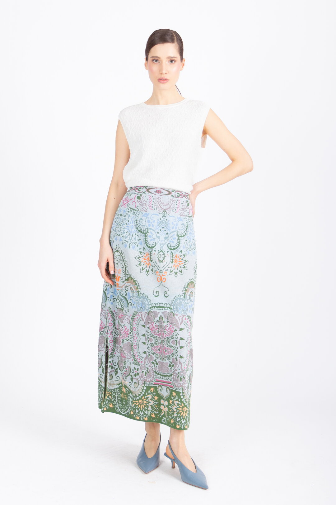 Dugačka Suknja, Ornament Motiv