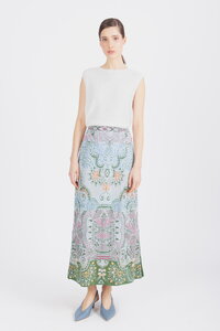 Dugačka Suknja, Ornament Motiv