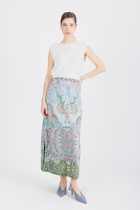 Dugačka Suknja, Ornament Motiv