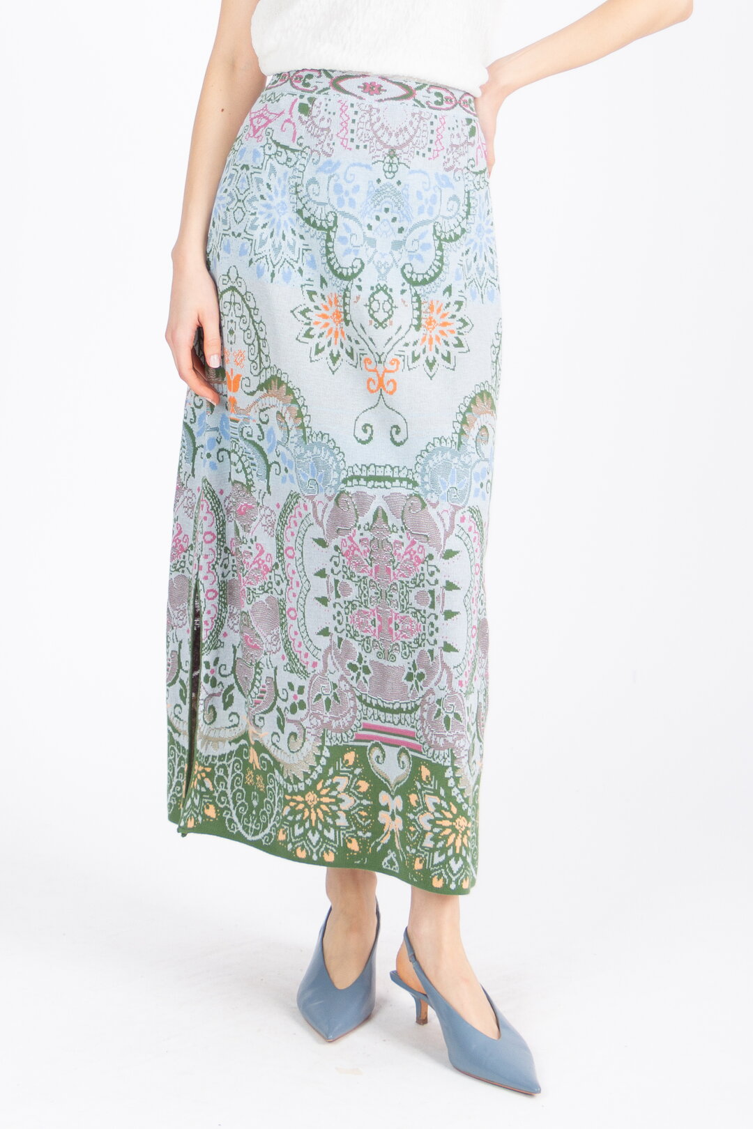 Dugačka Suknja, Ornament Motiv