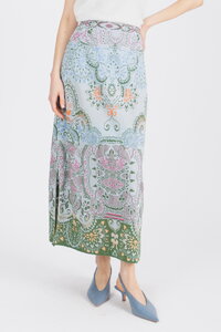 Dugačka Suknja, Ornament Motiv