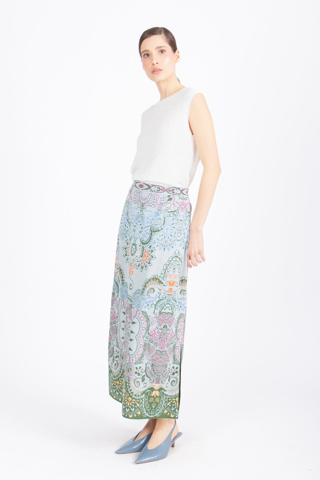 Dugačka Suknja, Ornament Motiv