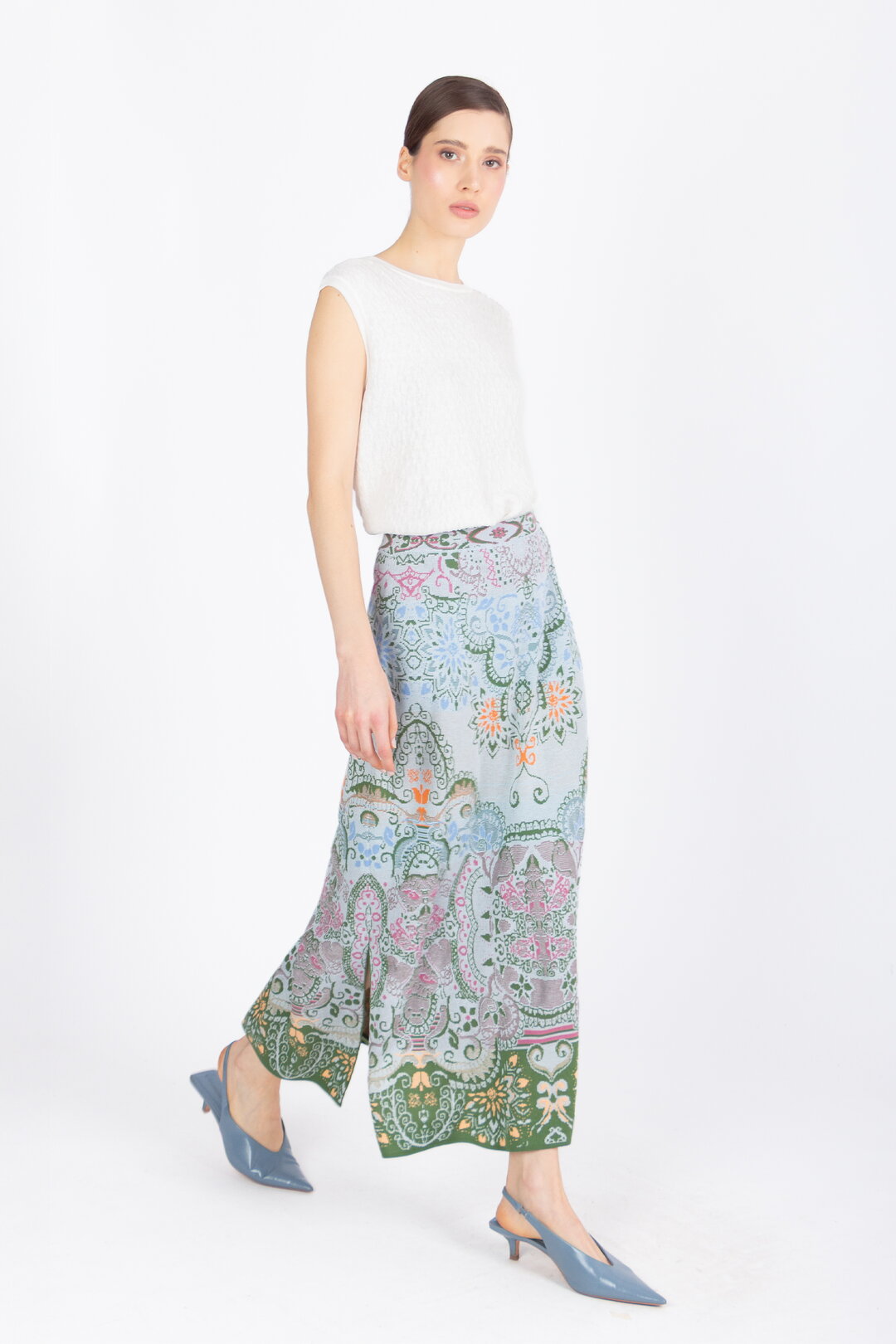 Dugačka Suknja, Ornament Motiv