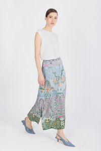 Dugačka Suknja, Ornament Motiv