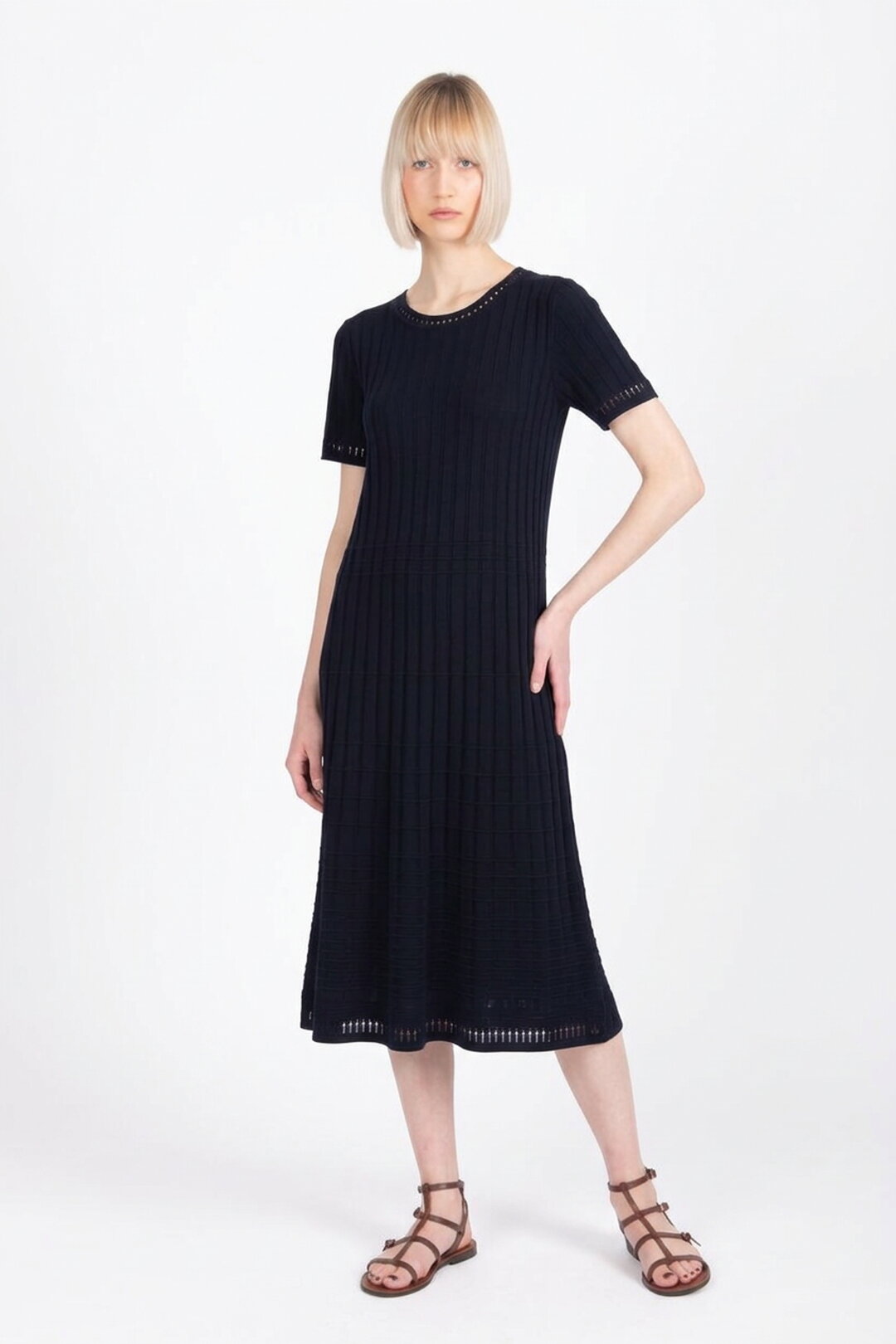 Jednobojna Rebrasta Haljina sa O-Izrezom