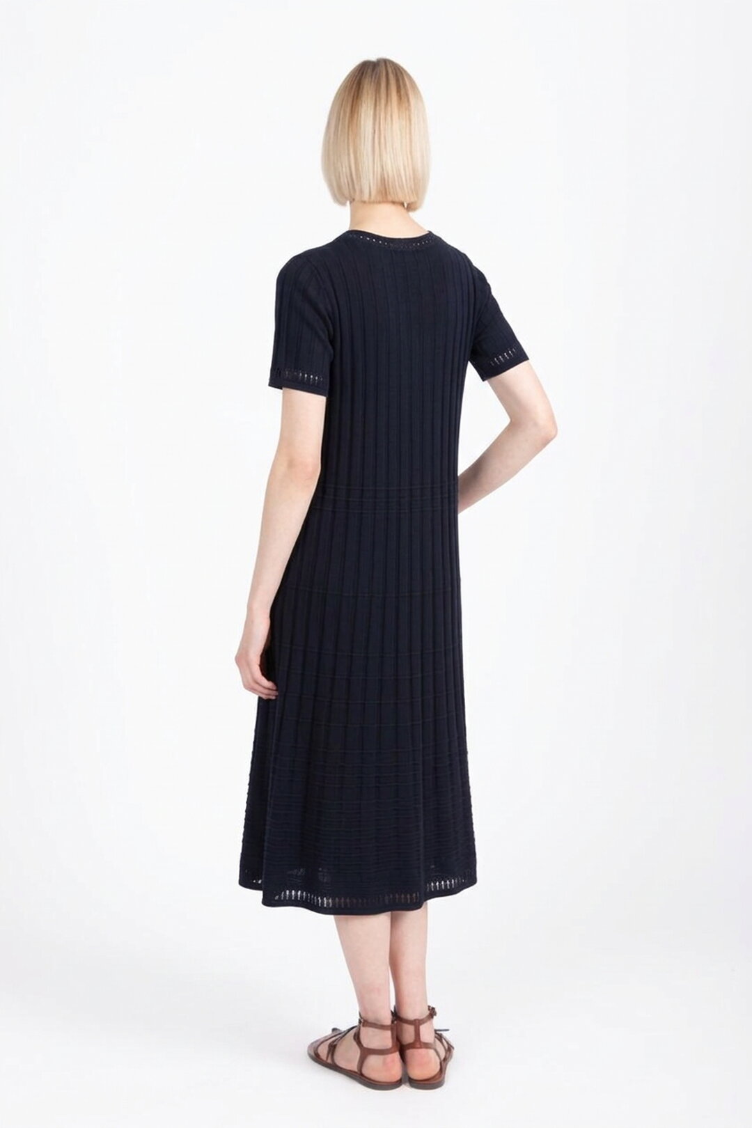 Jednobojna Rebrasta Haljina sa O-Izrezom