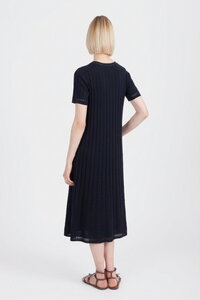 Jednobojna Rebrasta Haljina sa O-Izrezom