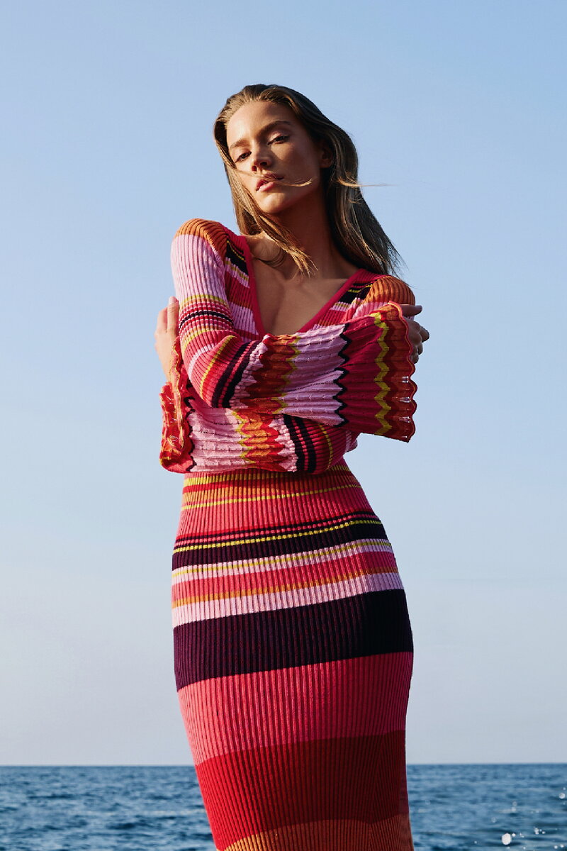 Dugačka Rebrasta Haljina, Pruge Motiv